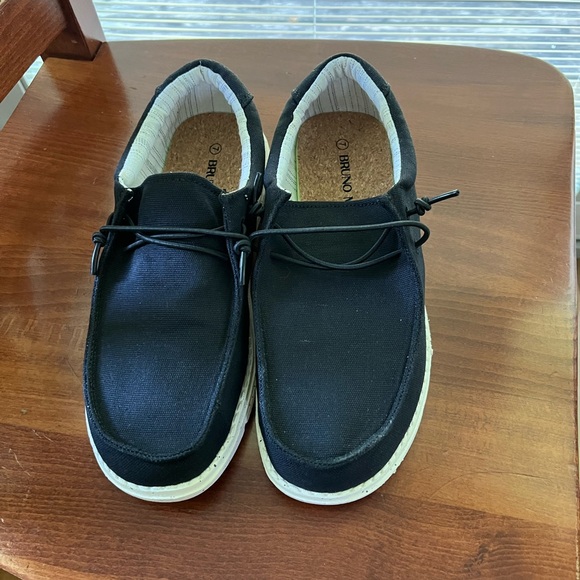 Ladies boat shoes. - Picture 1 of 3